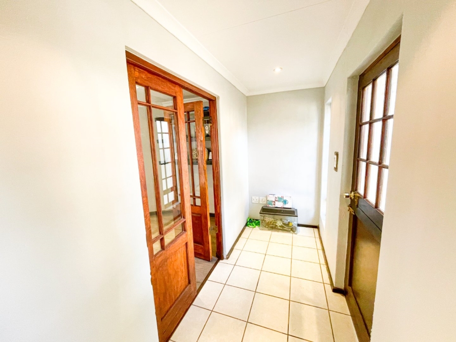 To Let 4 Bedroom Property for Rent in Halfway Gardens Gauteng