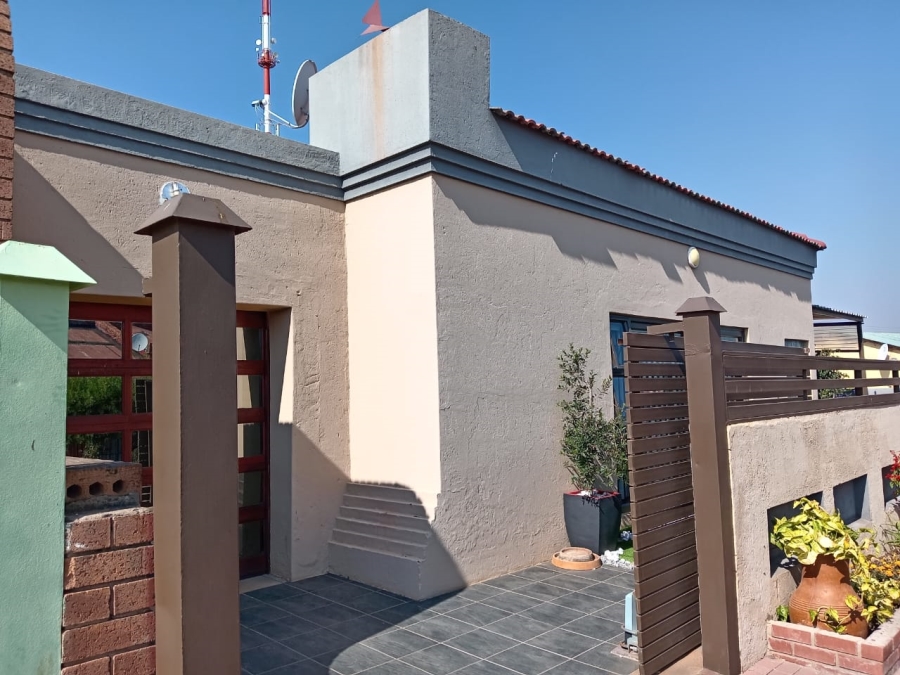 4 Bedroom Property for Sale in Soshanguve F Gauteng