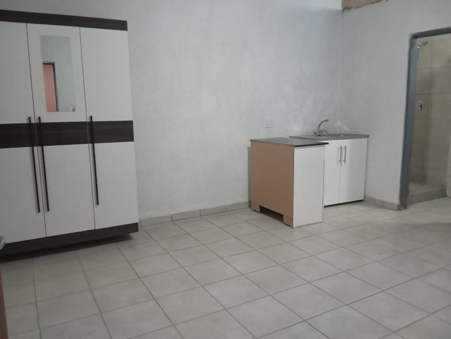 To Let 1 Bedroom Property for Rent in Windmill Park Gauteng