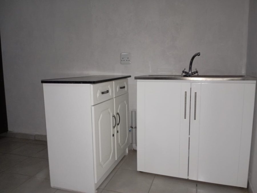 To Let 1 Bedroom Property for Rent in Windmill Park Gauteng