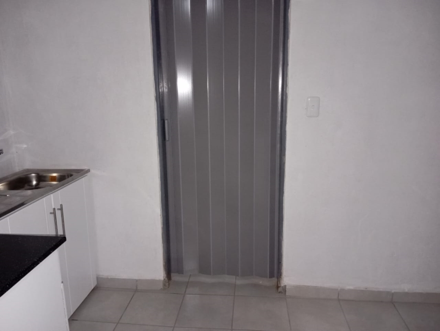 To Let 1 Bedroom Property for Rent in Windmill Park Gauteng
