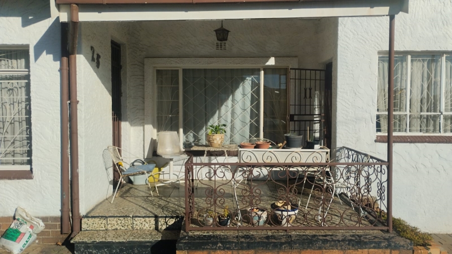  Bedroom Property for Sale in Bosmont Gauteng
