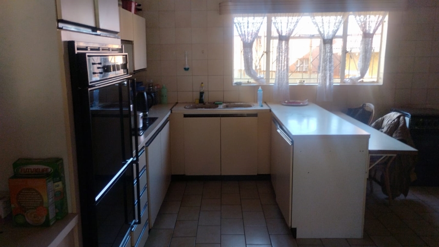  Bedroom Property for Sale in Bosmont Gauteng