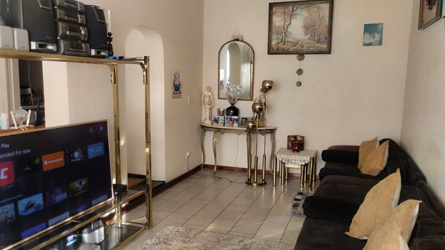  Bedroom Property for Sale in Bosmont Gauteng