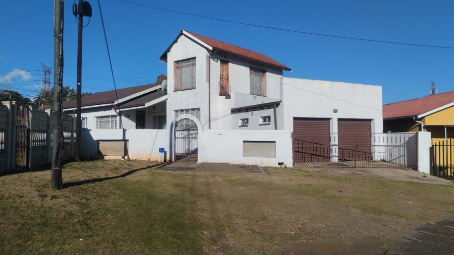  Bedroom Property for Sale in Bosmont Gauteng