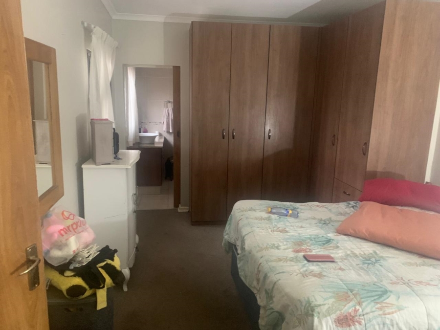 To Let 2 Bedroom Property for Rent in Robertsham Gauteng