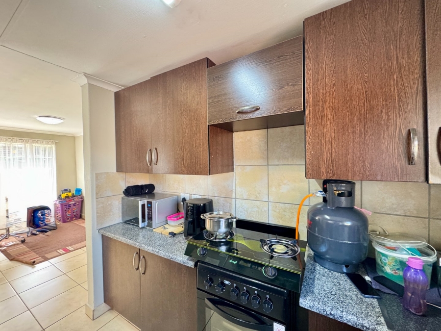 2 Bedroom Property for Sale in Die Hoewes Gauteng