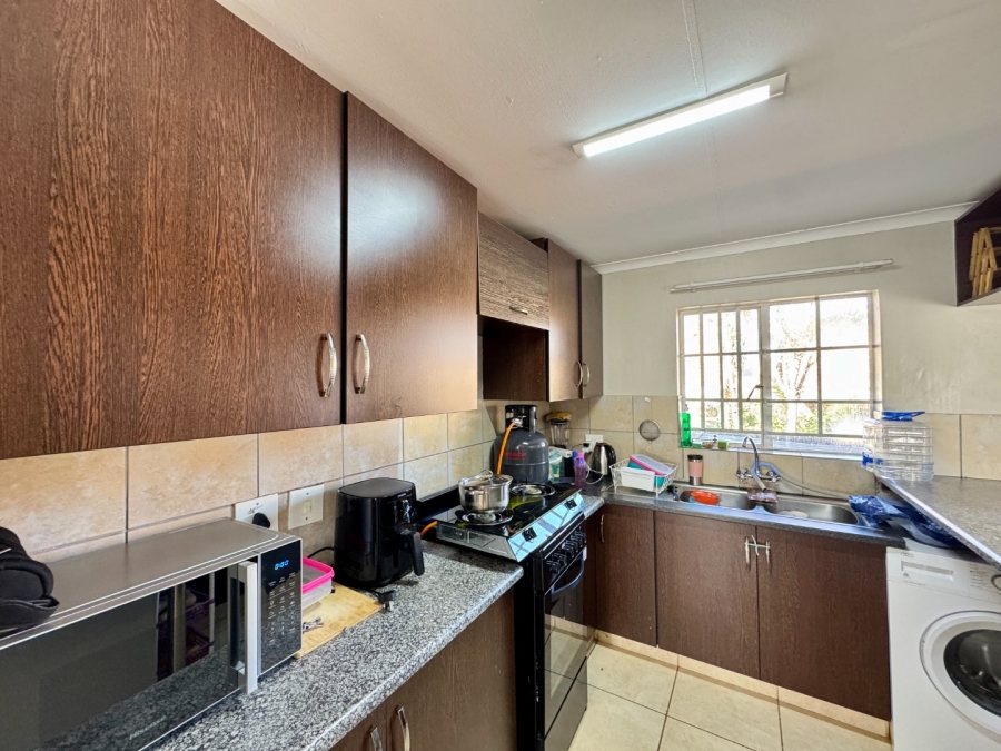 2 Bedroom Property for Sale in Die Hoewes Gauteng