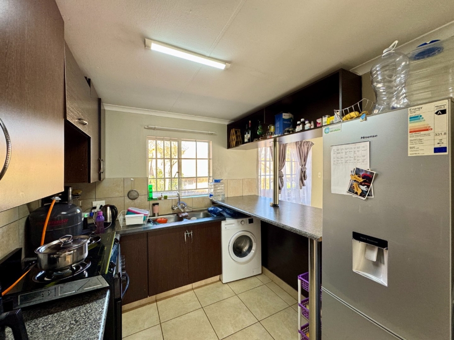 2 Bedroom Property for Sale in Die Hoewes Gauteng
