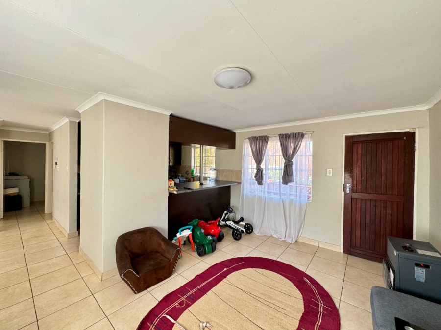 2 Bedroom Property for Sale in Die Hoewes Gauteng