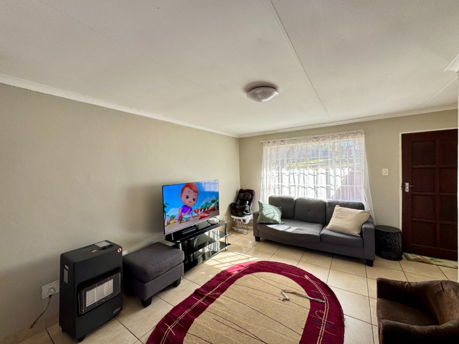 2 Bedroom Property for Sale in Die Hoewes Gauteng