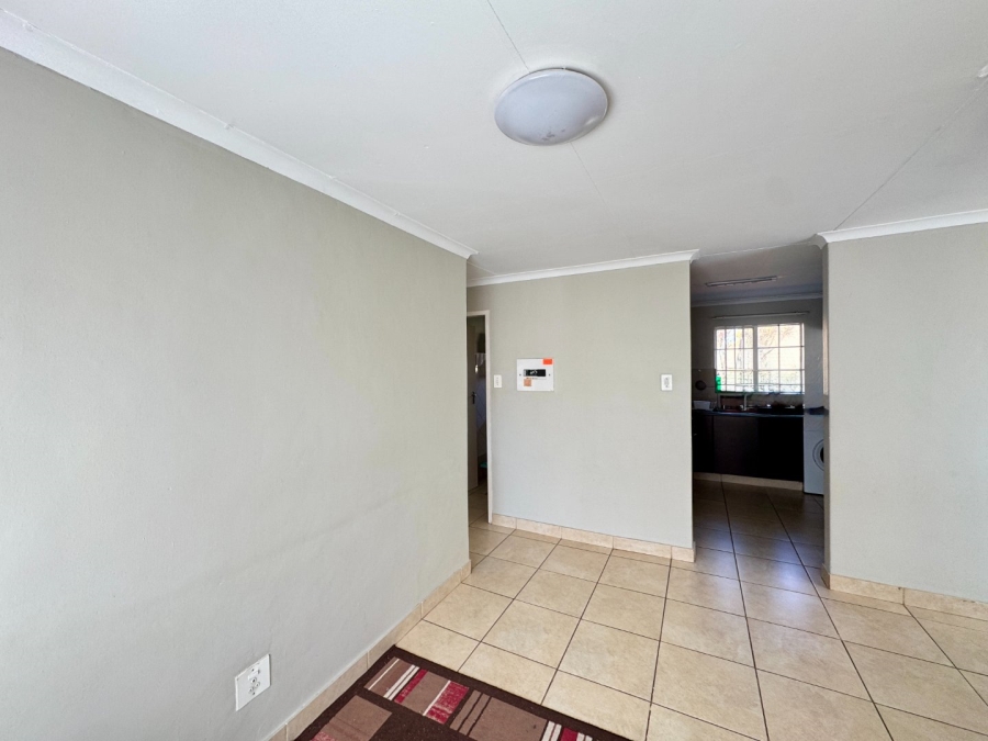 2 Bedroom Property for Sale in Die Hoewes Gauteng