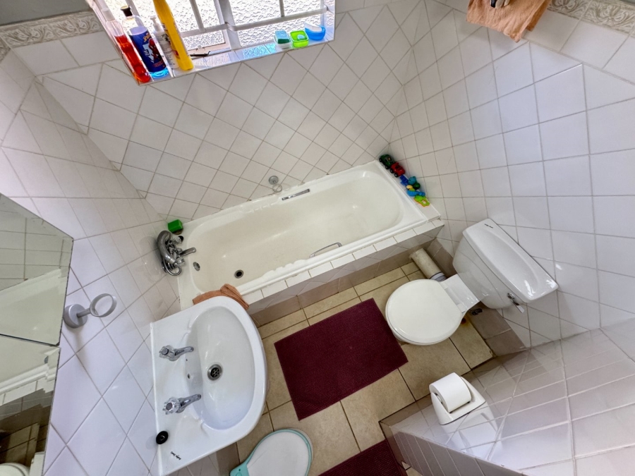 2 Bedroom Property for Sale in Die Hoewes Gauteng