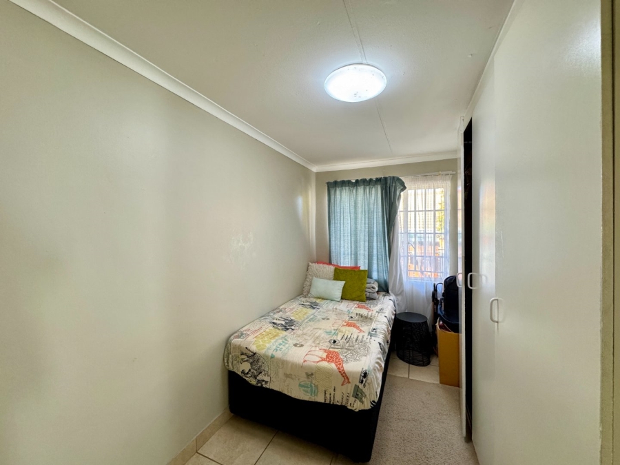 2 Bedroom Property for Sale in Die Hoewes Gauteng