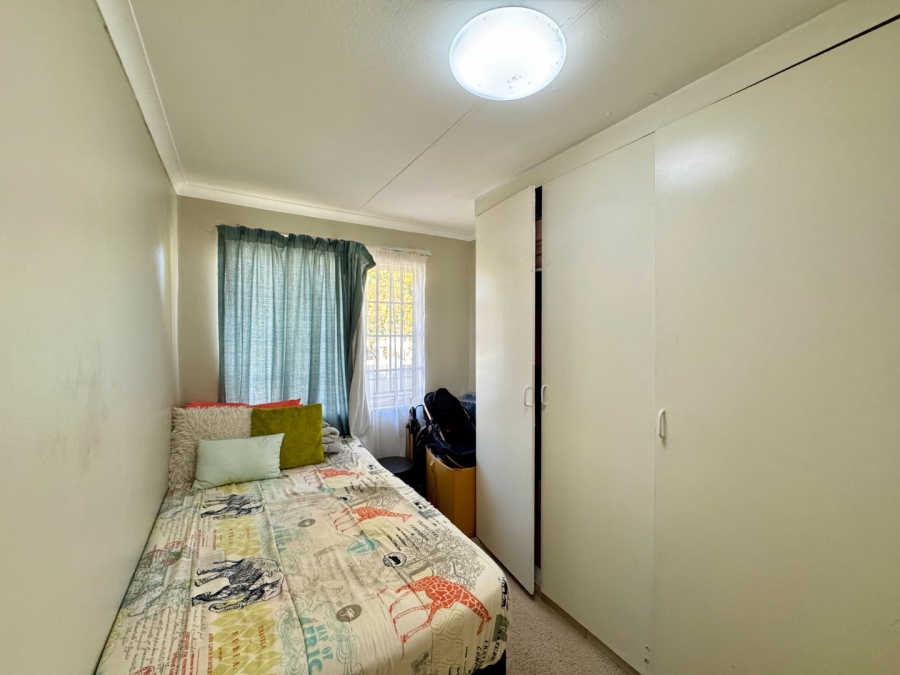 2 Bedroom Property for Sale in Die Hoewes Gauteng