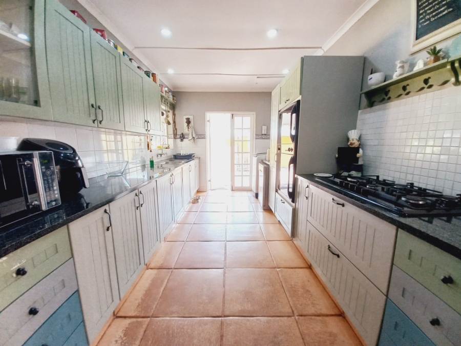 5 Bedroom Property for Sale in Meadowbrook Gauteng