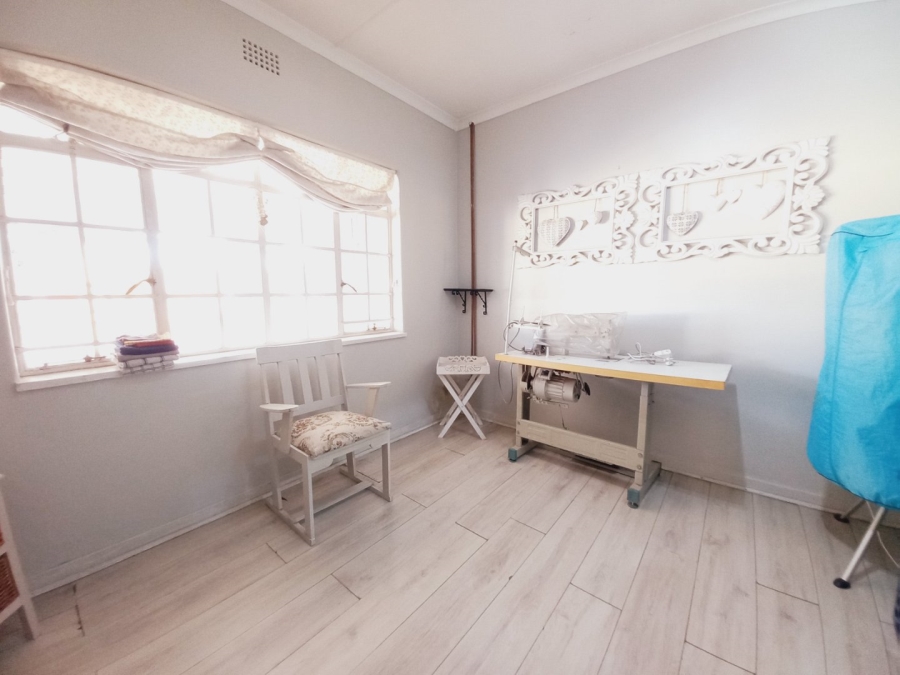 5 Bedroom Property for Sale in Meadowbrook Gauteng