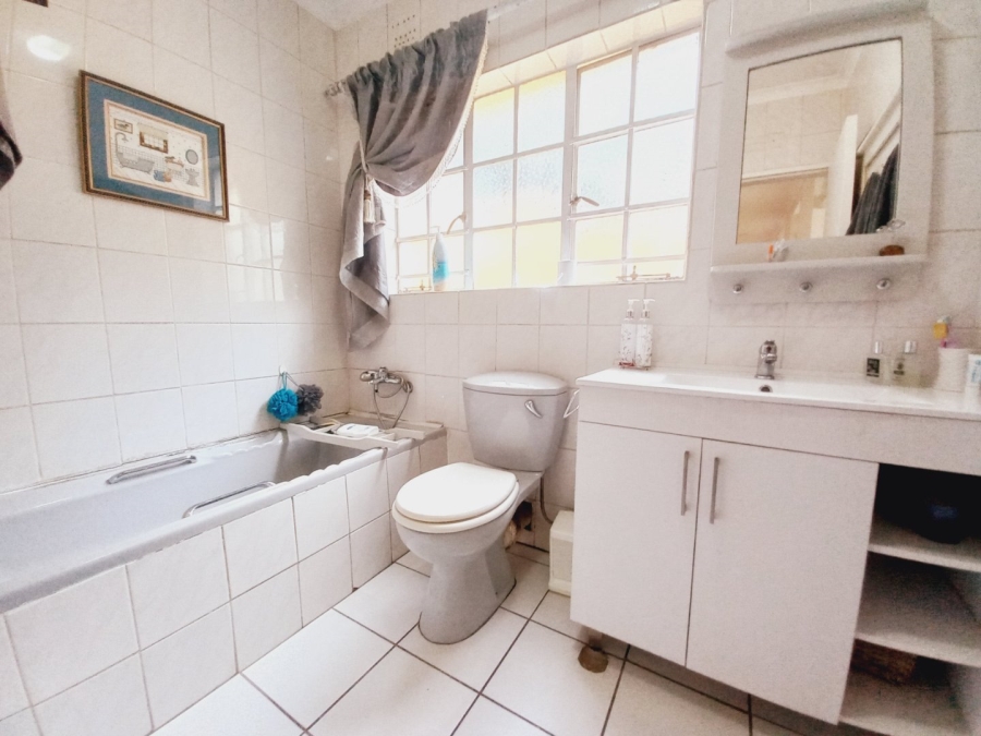 5 Bedroom Property for Sale in Meadowbrook Gauteng