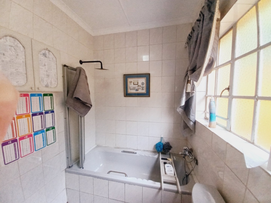 5 Bedroom Property for Sale in Meadowbrook Gauteng