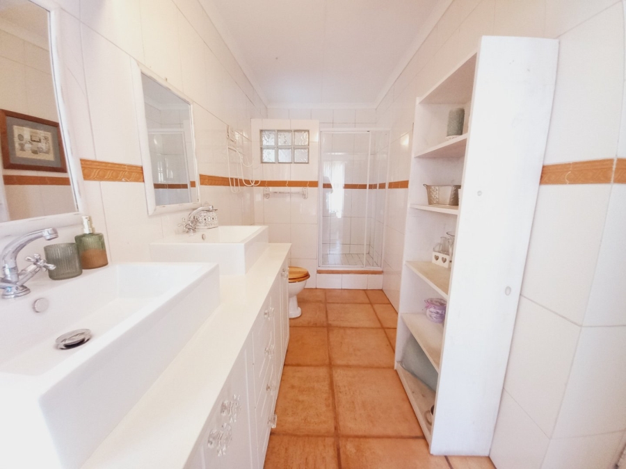 5 Bedroom Property for Sale in Meadowbrook Gauteng