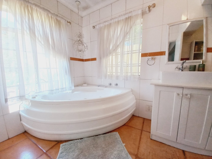 5 Bedroom Property for Sale in Meadowbrook Gauteng