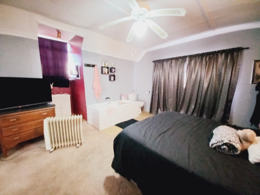 5 Bedroom Property for Sale in Meadowbrook Gauteng