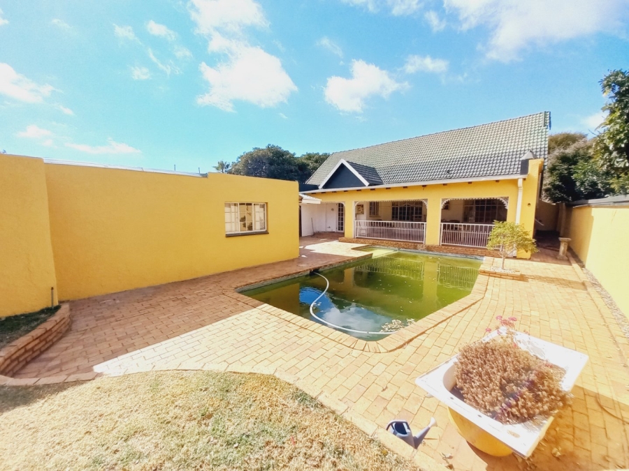 5 Bedroom Property for Sale in Meadowbrook Gauteng