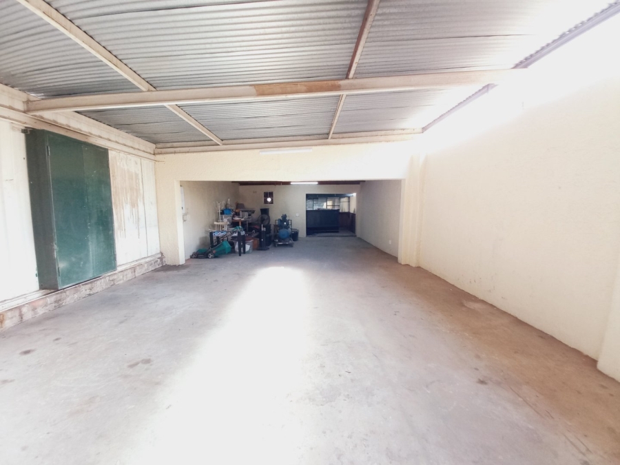 5 Bedroom Property for Sale in Meadowbrook Gauteng