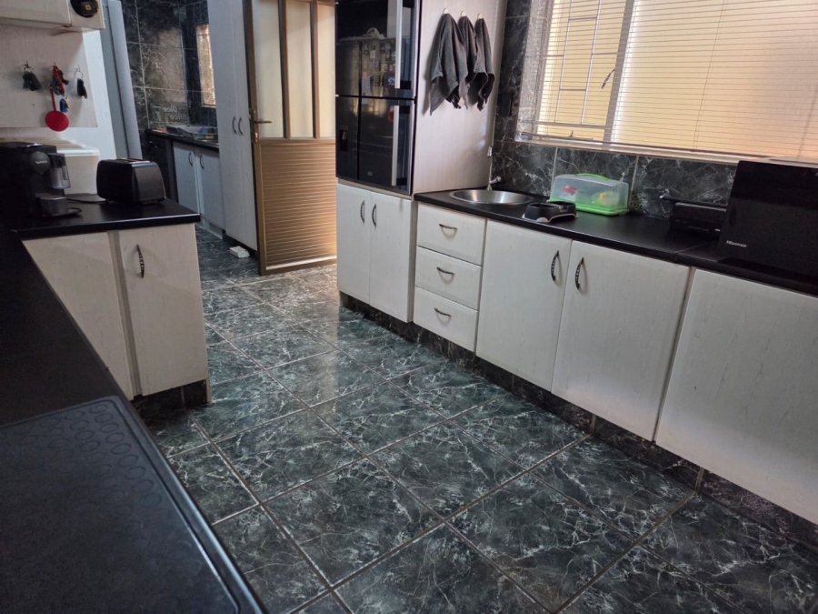 3 Bedroom Property for Sale in Sinoville Gauteng