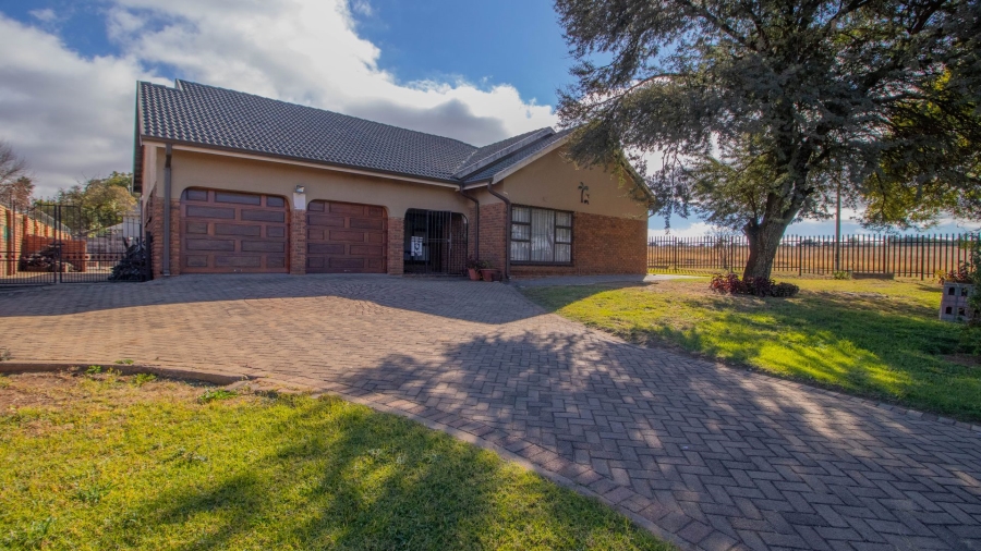 4 Bedroom Property for Sale in Birchleigh North Gauteng