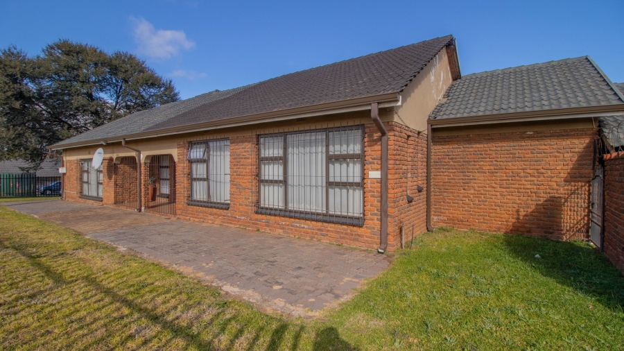 4 Bedroom Property for Sale in Birchleigh North Gauteng