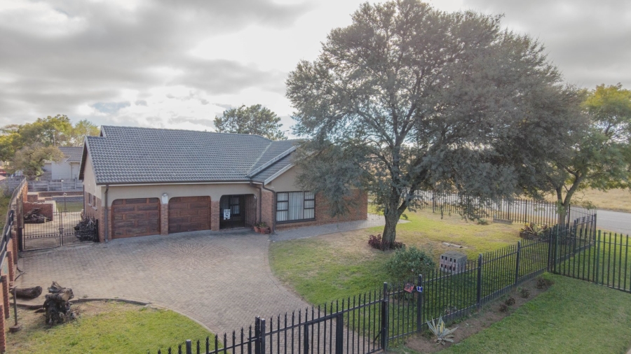 4 Bedroom Property for Sale in Birchleigh North Gauteng