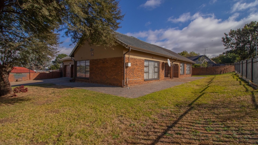 4 Bedroom Property for Sale in Birchleigh North Gauteng
