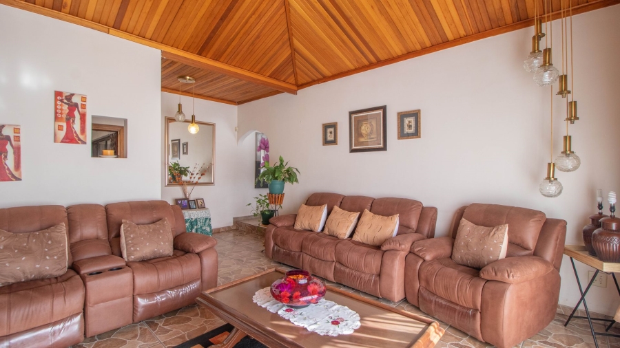 4 Bedroom Property for Sale in Birchleigh North Gauteng