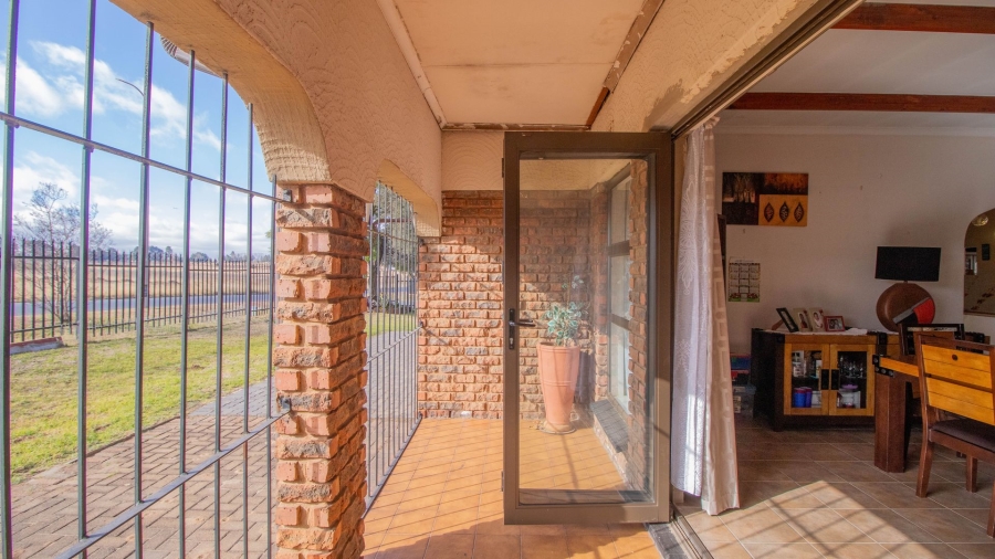 4 Bedroom Property for Sale in Birchleigh North Gauteng