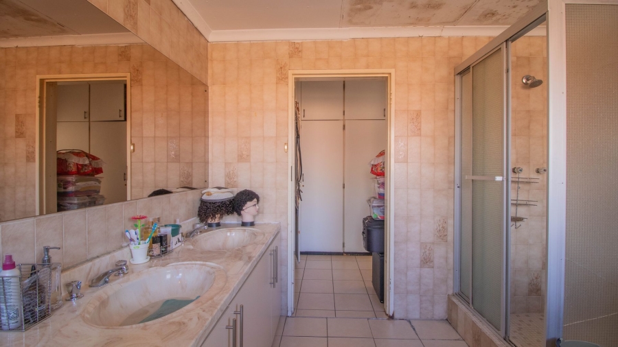 4 Bedroom Property for Sale in Birchleigh North Gauteng