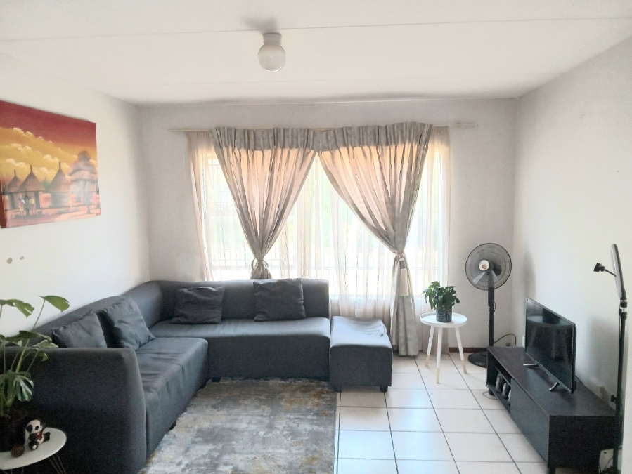 To Let 2 Bedroom Property for Rent in Florida Gauteng