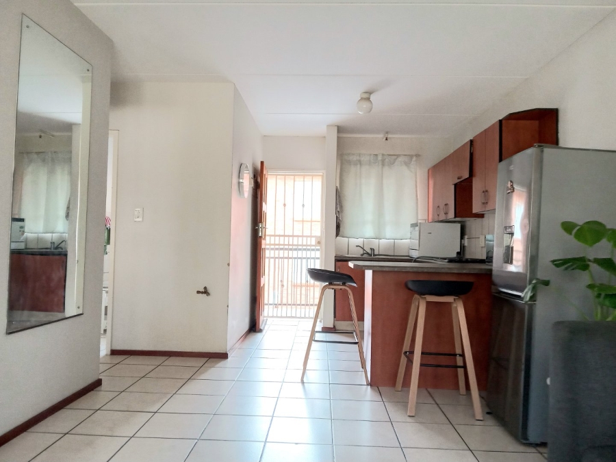 To Let 2 Bedroom Property for Rent in Florida Gauteng