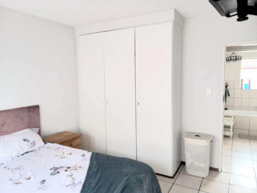 To Let 2 Bedroom Property for Rent in Florida Gauteng