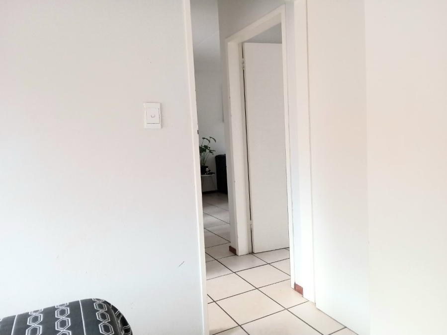 To Let 2 Bedroom Property for Rent in Florida Gauteng