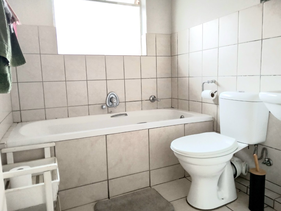 To Let 2 Bedroom Property for Rent in Florida Gauteng