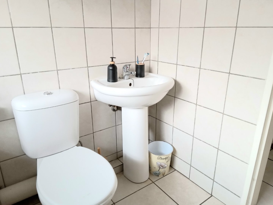 To Let 2 Bedroom Property for Rent in Florida Gauteng