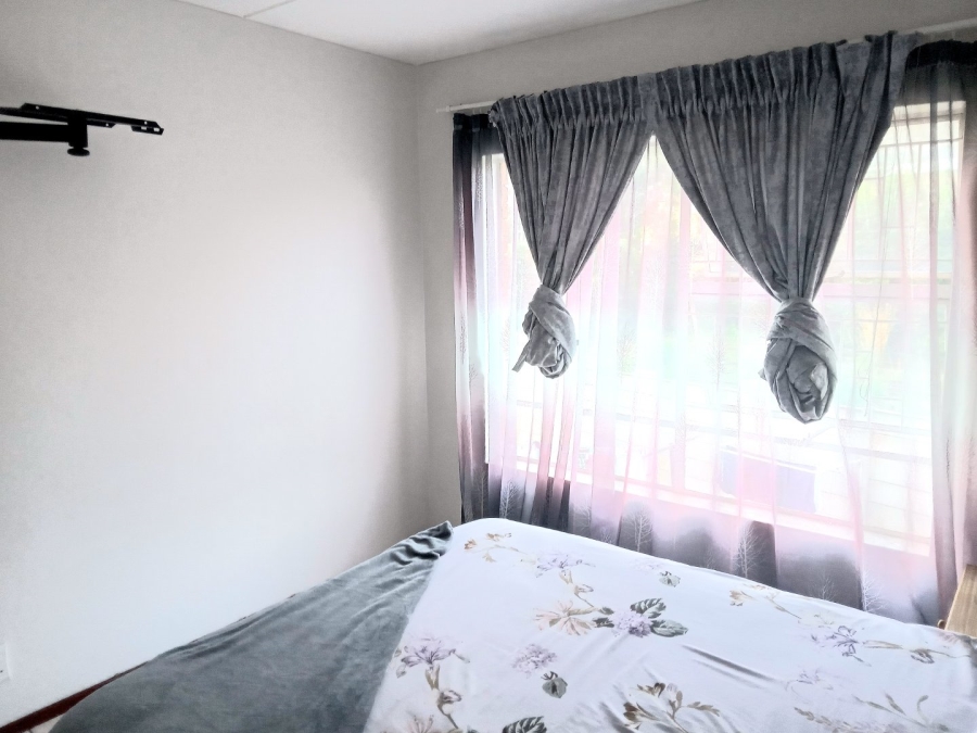 To Let 2 Bedroom Property for Rent in Florida Gauteng