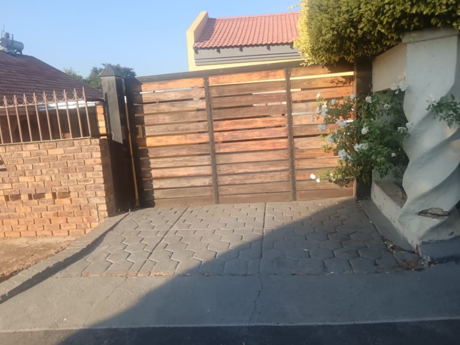 Bedroom Property for Sale in Soshanguve DD Gauteng