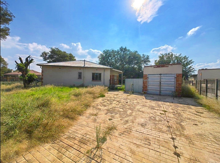 3 Bedroom Property for Sale in Dunnottar Gauteng