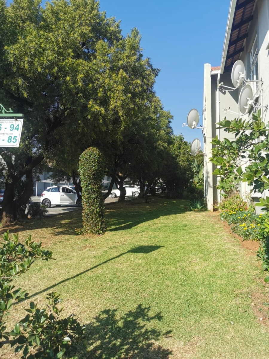 To Let 2 Bedroom Property for Rent in Vorna Valley Gauteng
