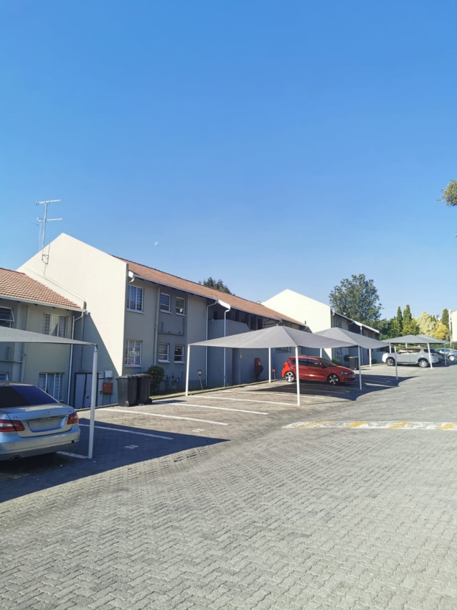 To Let 2 Bedroom Property for Rent in Vorna Valley Gauteng