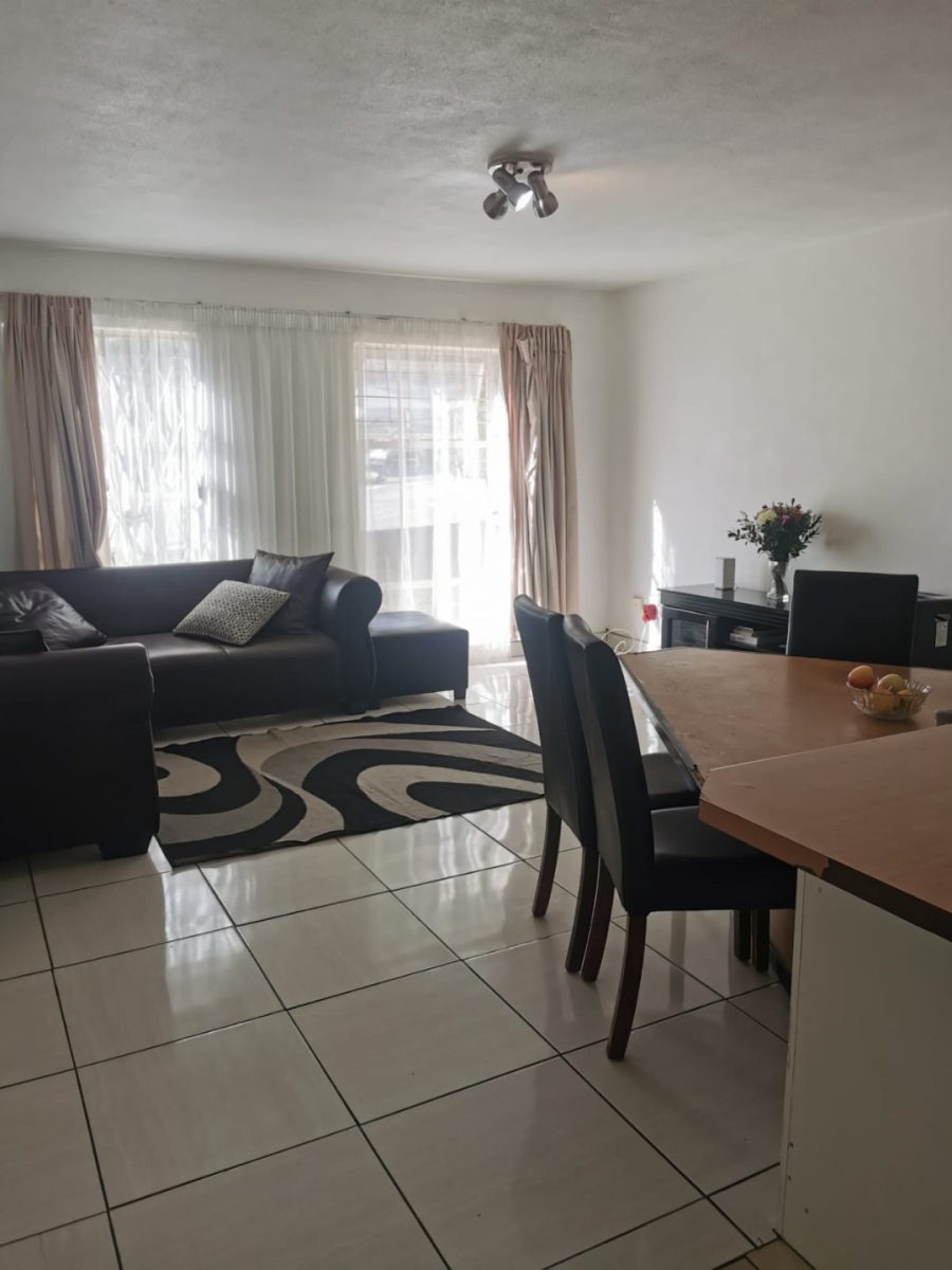 To Let 2 Bedroom Property for Rent in Vorna Valley Gauteng