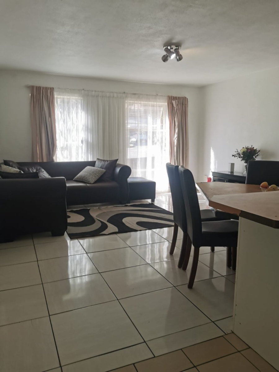 To Let 2 Bedroom Property for Rent in Vorna Valley Gauteng