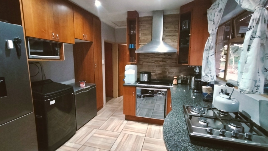 To Let 5 Bedroom Property for Rent in Wierda Park Gauteng